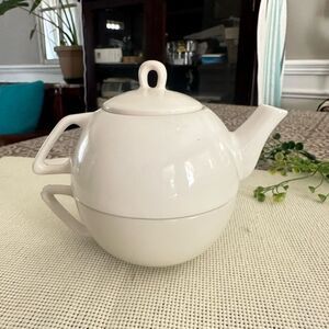Robinson Design Group Vintage White‎ Teapot and Cup Stackable Stoneware Japan